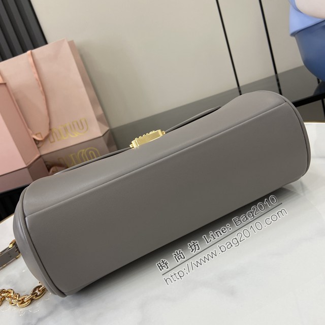 miumiu繆繆專櫃最新款法棍包鏈條單肩斜挎女包 jh2567型號：5BD266